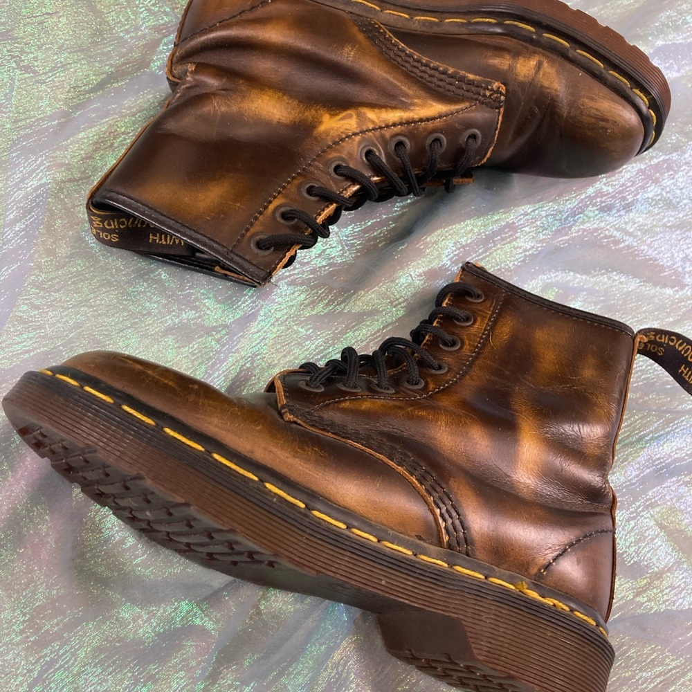 ✨Original Made In a Britain Toffee Distressed Lather Dr. Martens✨